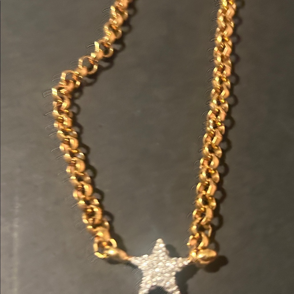 Gold Star Pendant Necklace - Picture 4 of 6